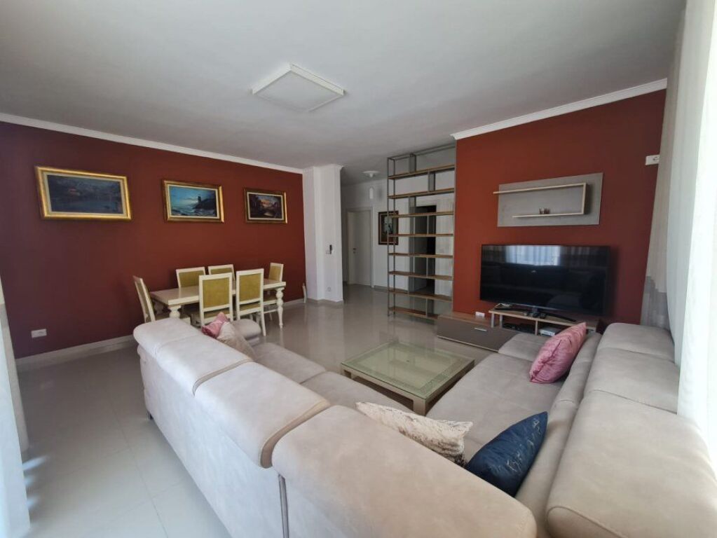🏢Al Giardino Botanico, vicino alla Moschea, si affitta appartamento arredato 2+1+2. 80.000 Leke