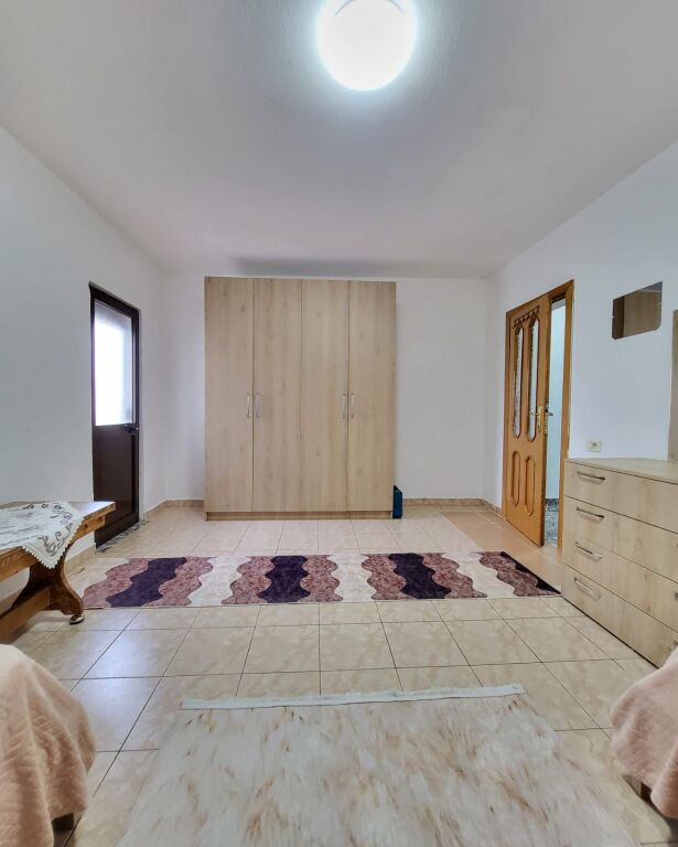 Jepet apartament me qera 2+1 te sheshi Willson