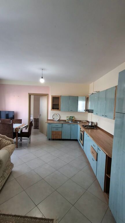 JEPET ME QIRA APARTAMENT 3+1 – STACIONI I DYTË, PLAZH!
