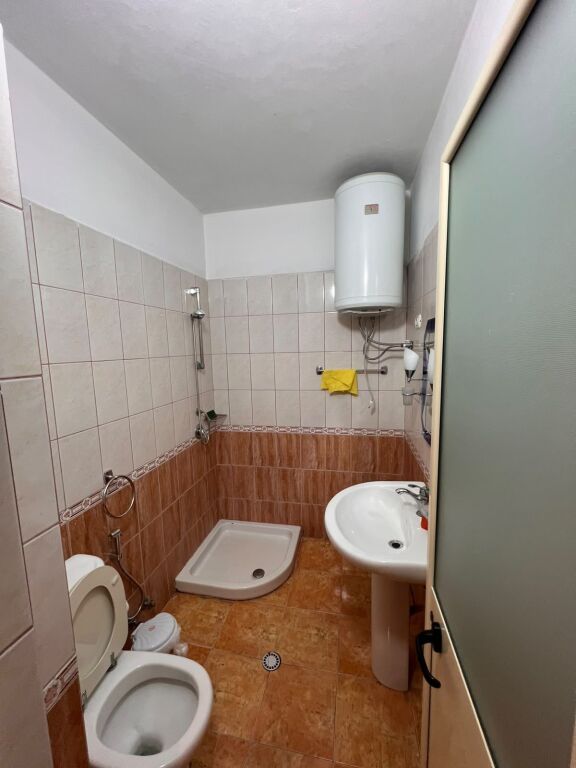 Jepet me qira apartament 1+1 me pamje deti – Plazh, Durrës