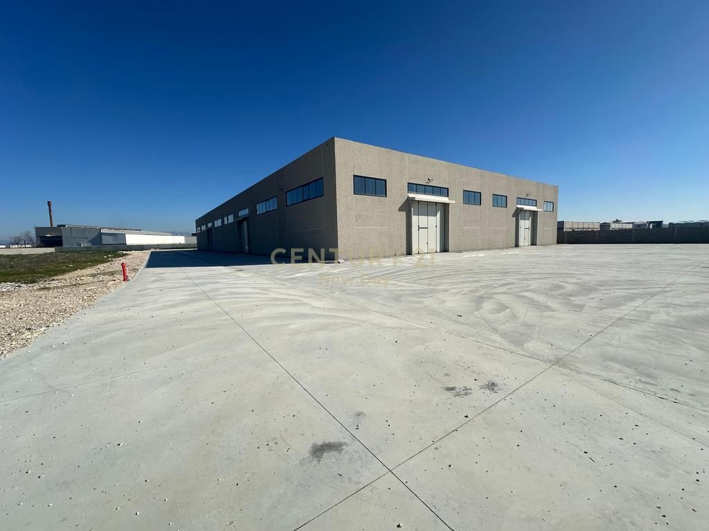 JEPET ME QIRA KAPNON INDUSTRIAL NE AUTOSTRADEN TIRANE - DURRES KM 30 8,000 € /Muaj