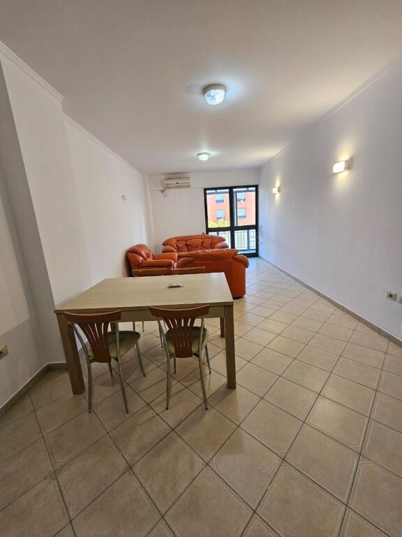 Shitet apartament 1+1 Rr. E Kavajes perballe Delijorgjit
