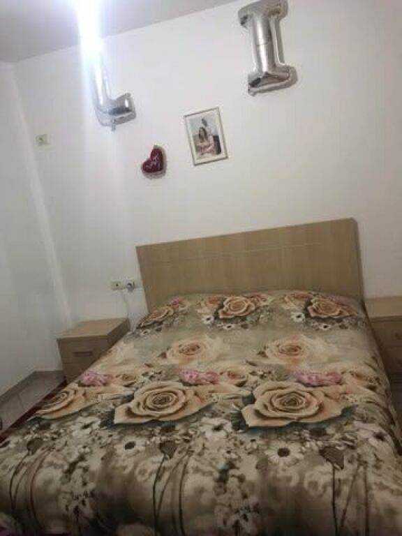 Astir, vicino al Complesso Fratari, si affitta appartamento arredato 1+1. 37.000 Leke   