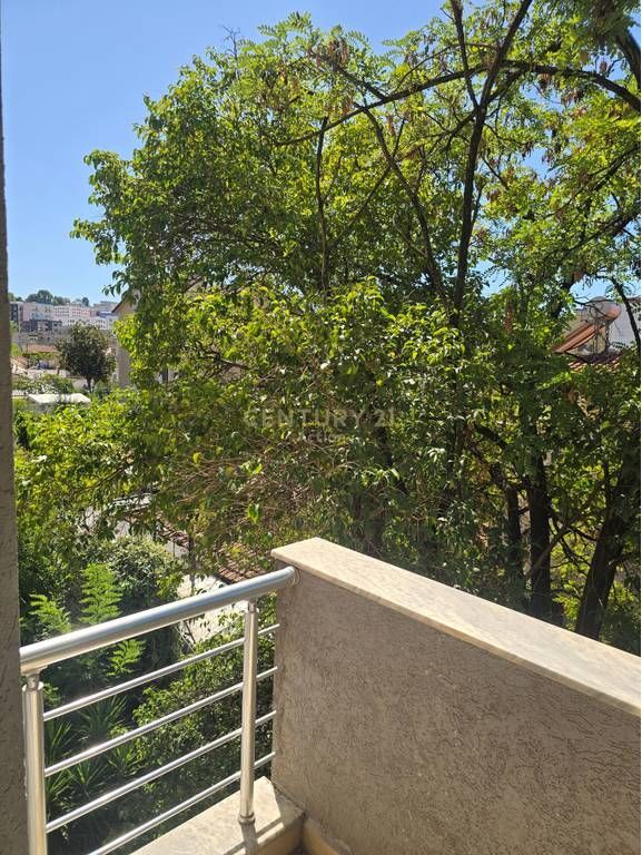 Shitet Apartament 1+1 ne Ali Demi! 143,000 €