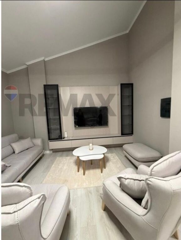 2+1, dry lake with parking, 900 thousand lek negotiable