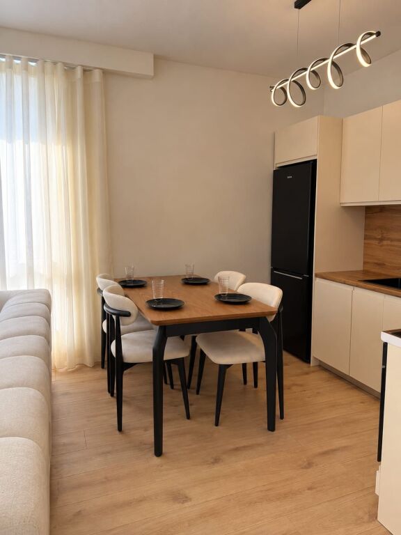 # IN AFFITTO: 1+1 📍 Nuovo Boulevard (Vicino a SPAK - Via Jordan Misja) - 70.000 ALL/Mese - Edificio Nuovo A.2026 - 4° Piano - SUP. 80m² || (100% Mai Abitato, 100% Nuovo 🔥)