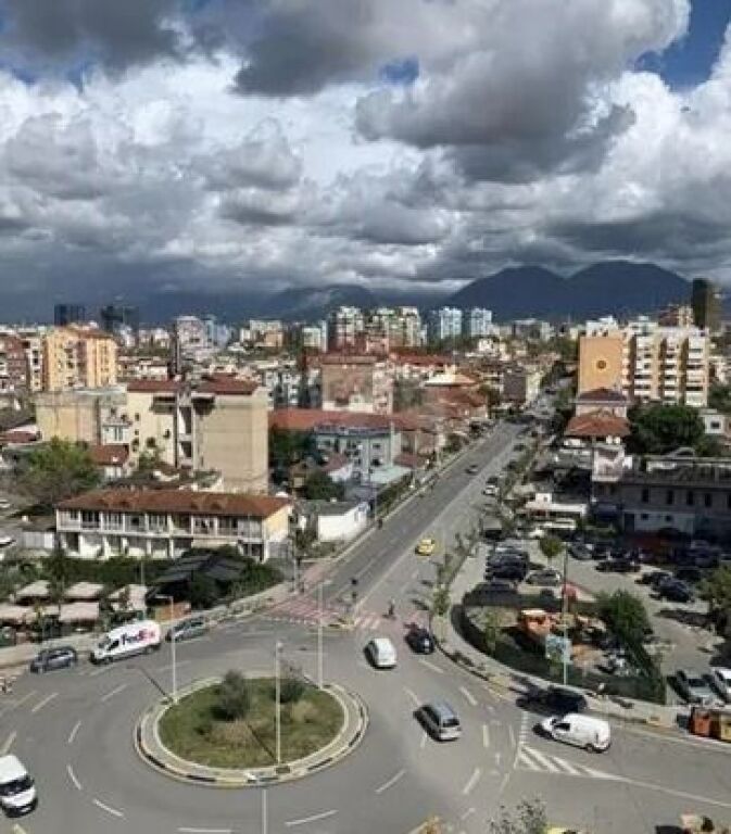 Shitet, Apartament 1+1, Komuna e Parisit, Tirane
