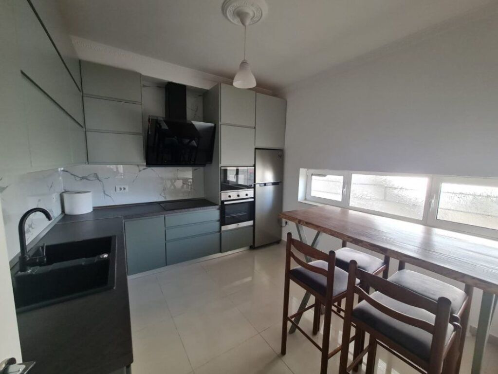 🏢Al Giardino Botanico, vicino alla Moschea, si affitta appartamento arredato 2+1+2. 80.000 Leke