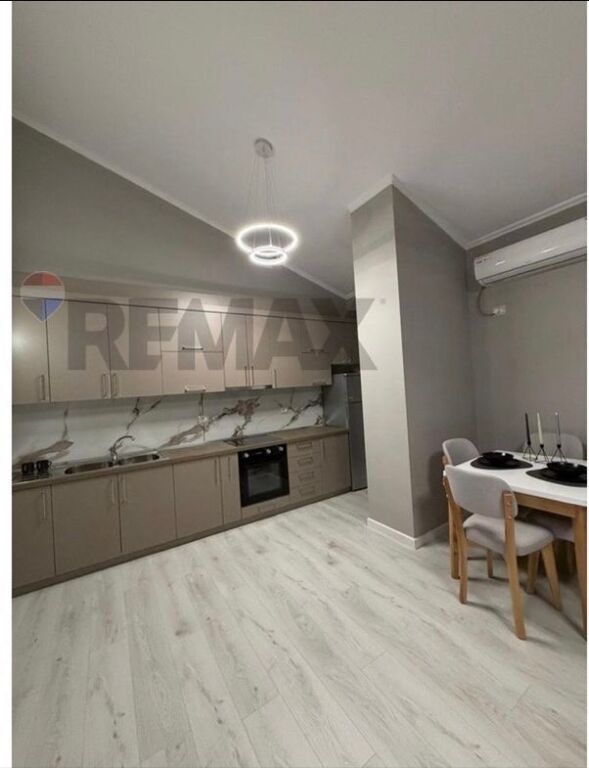 2+1, dry lake with parking, 900 thousand lek negotiable