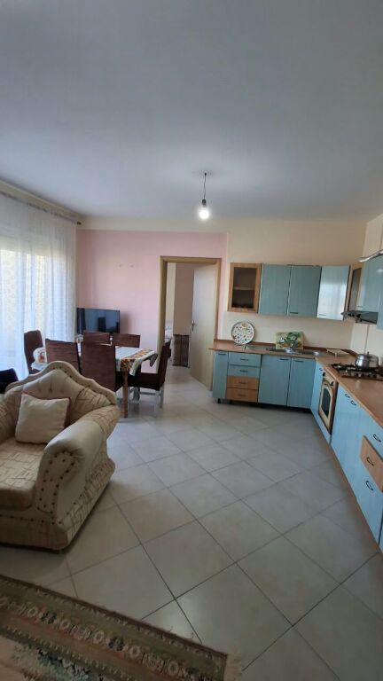 JEPET ME QIRA APARTAMENT 3+1 – STACIONI I DYTË, PLAZH!
