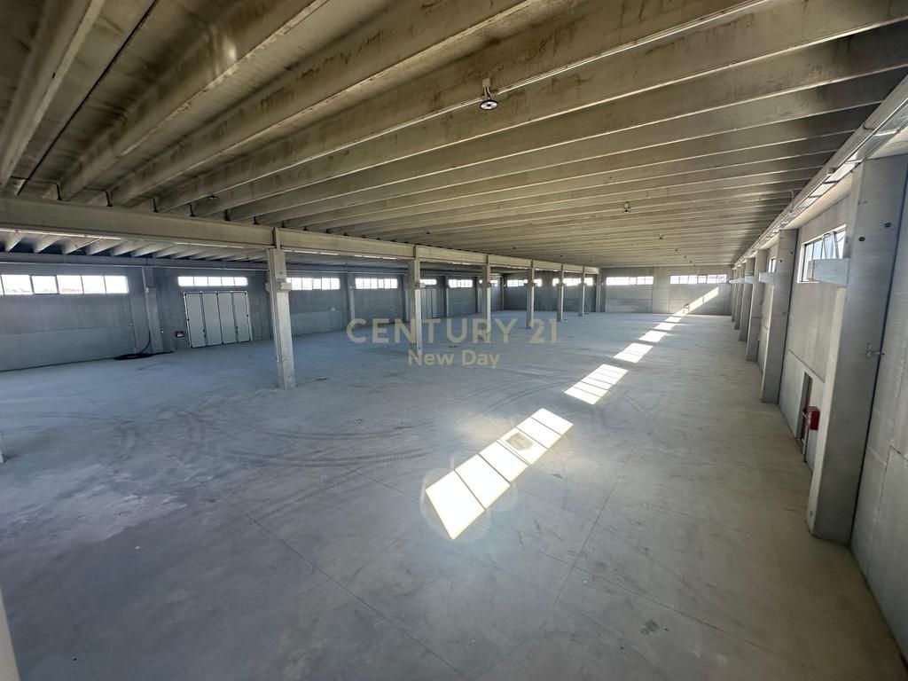 JEPET ME QIRA KAPNON INDUSTRIAL NE AUTOSTRADEN TIRANE - DURRES KM 30 8,000 € /Muaj
