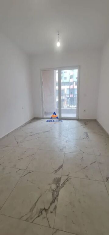 AFFITTASI AMBIENTE PER UFFICIO 79 M2 " VIA DRITAN HOXHA VICINO KUPOLES " 45.000 LEKE