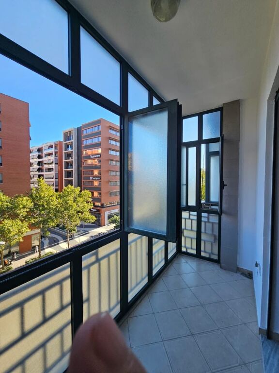 Shitet apartament 1+1 Rr. E Kavajes perballe Delijorgjit