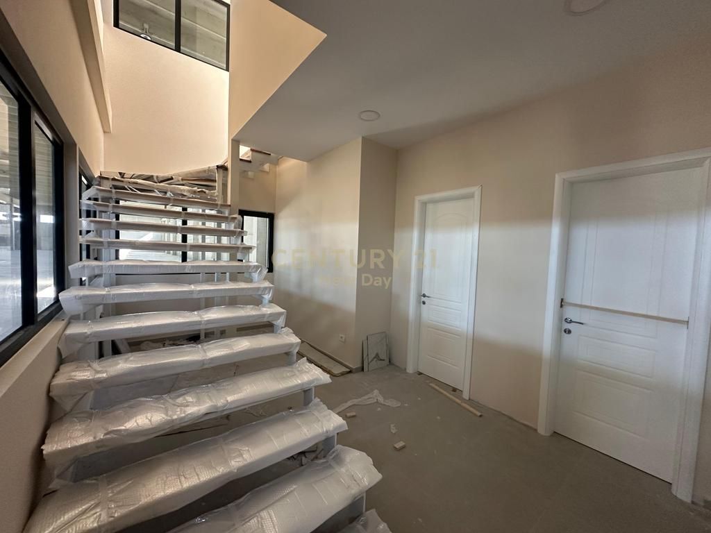 JEPET ME QIRA KAPNON INDUSTRIAL NE AUTOSTRADEN TIRANE - DURRES KM 30 8,000 € /Muaj