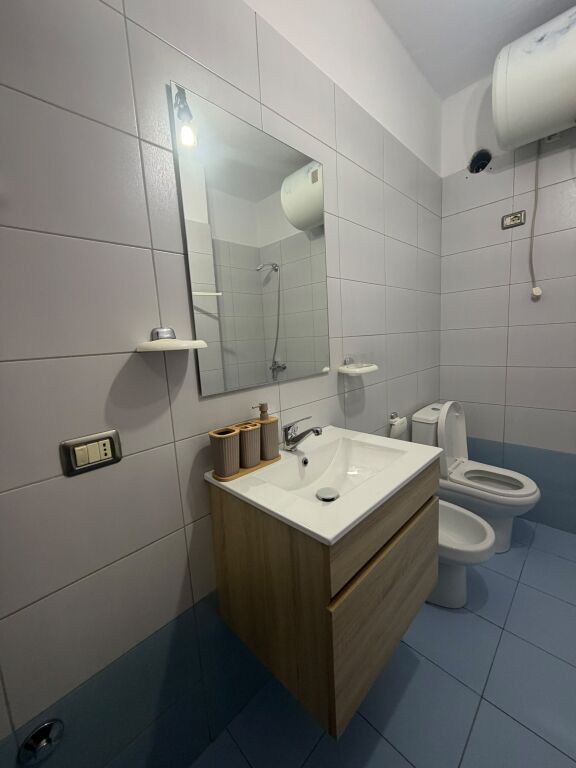 🏠 JEPET ME QIRA – APARTAMENT 1+1  📍 Misto Mame 🏢 Kati 8 | 🛗 Me ashensor 💰 40.000 Lekë/muaj