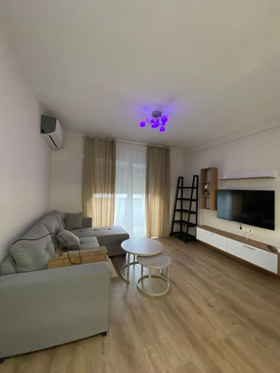 Qera | Apartament 2 + 1 | Rruga 5 Maji | 500 €/muaj