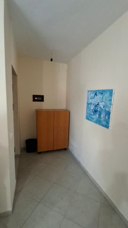 JEPET ME QIRA APARTAMENT 3+1 – STACIONI I DYTË, PLAZH!
