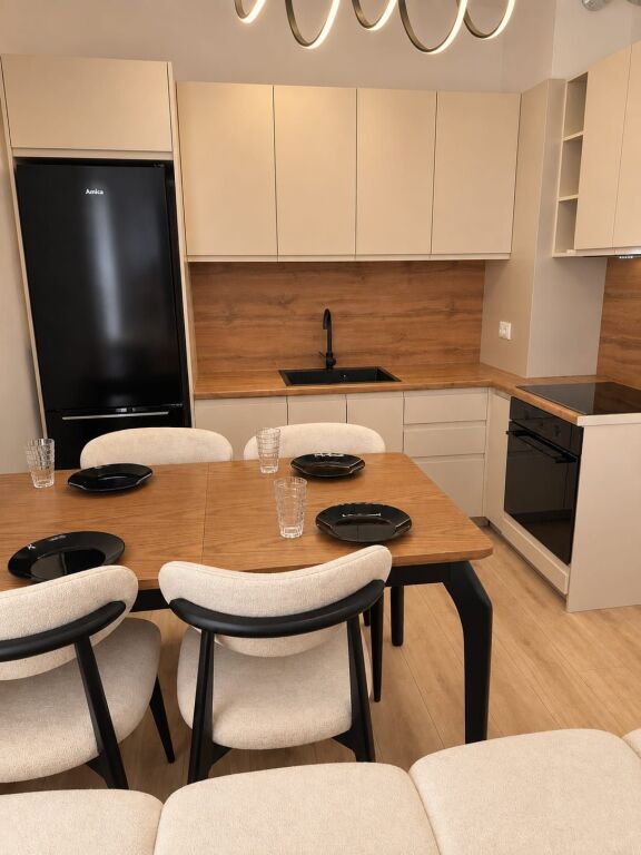 # IN AFFITTO: 1+1 📍 Nuovo Boulevard (Vicino a SPAK - Via Jordan Misja) - 70.000 ALL/Mese - Edificio Nuovo A.2026 - 4° Piano - SUP. 80m² || (100% Mai Abitato, 100% Nuovo 🔥)