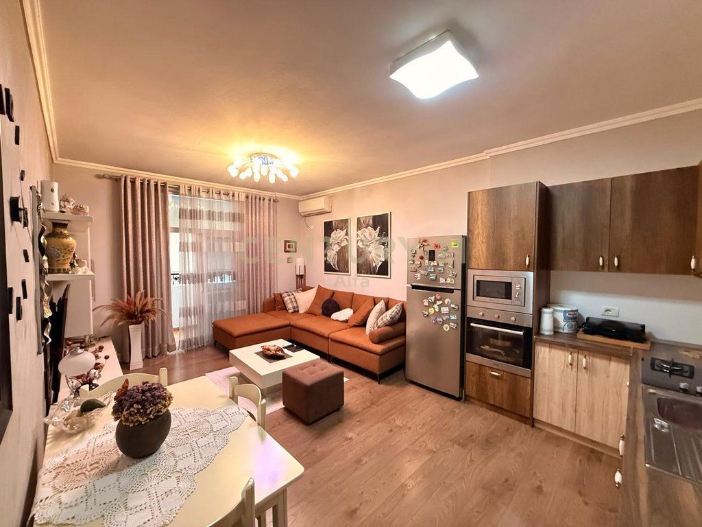 SHITET APARTAMENT 2+1 I MOBILUAR – PËRBALLË DELIJORGJIT !