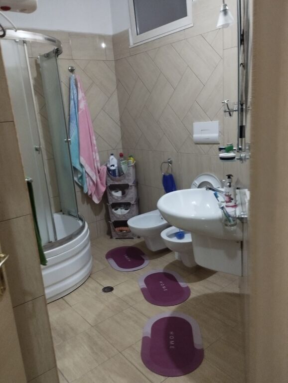 Apartament 2+1 per qera ne Yzberisht !