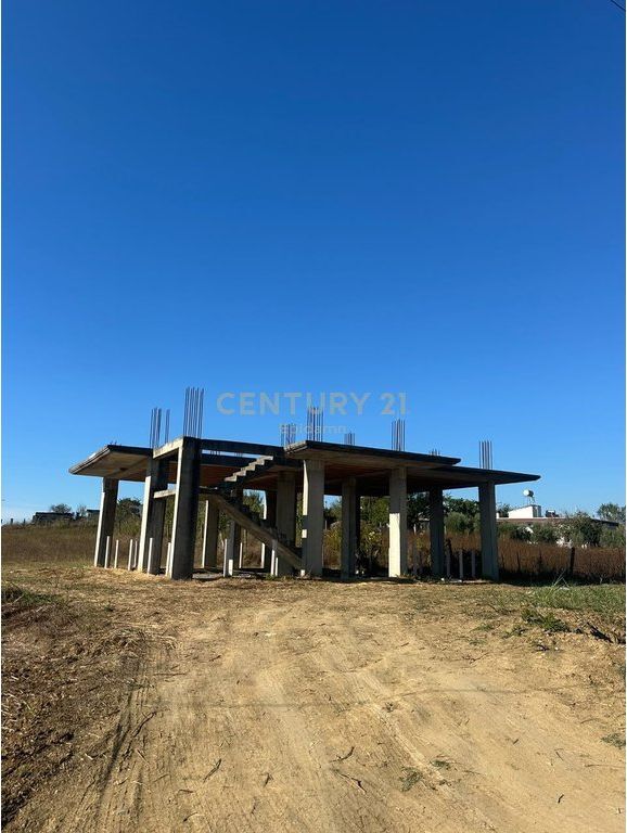 OBJECT IN CARPENTRY PHASE 400 m² LAND FOR SALE - Lalzi Bay