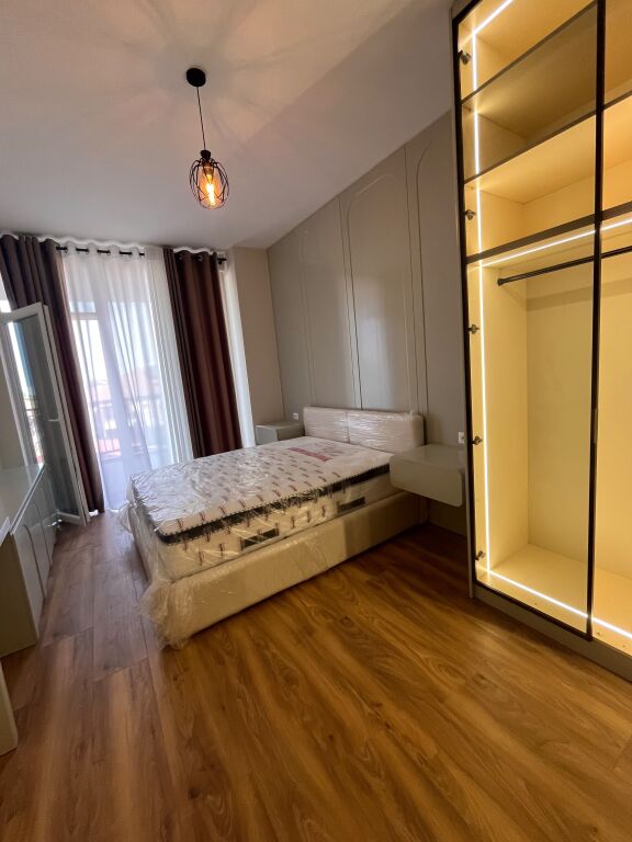 Apartament 2+1 me Qira | Bulevardi i Ri | Pallat i Ri