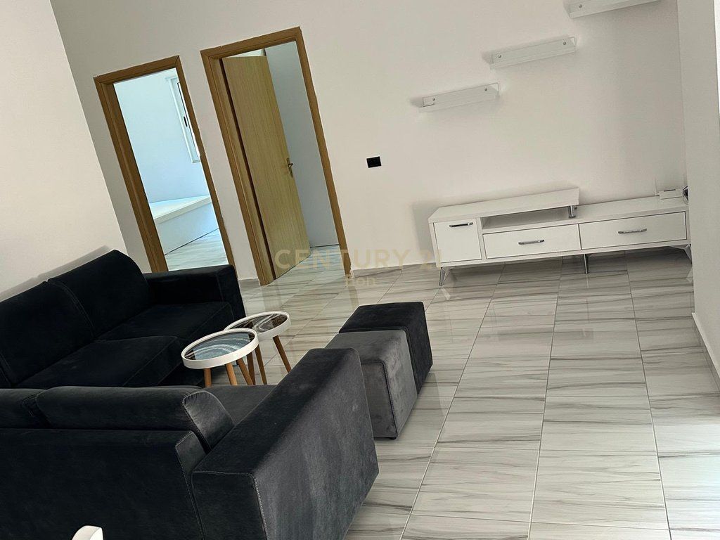 2+1 i bollshëm 94 m² në Shkëmbin e Kavajës, Durres – Pallat i mirëadministruar me ashensor !