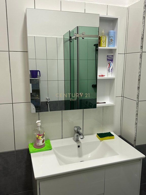 2+1 i bollshëm 94 m² në Shkëmbin e Kavajës, Durres – Pallat i mirëadministruar me ashensor !
