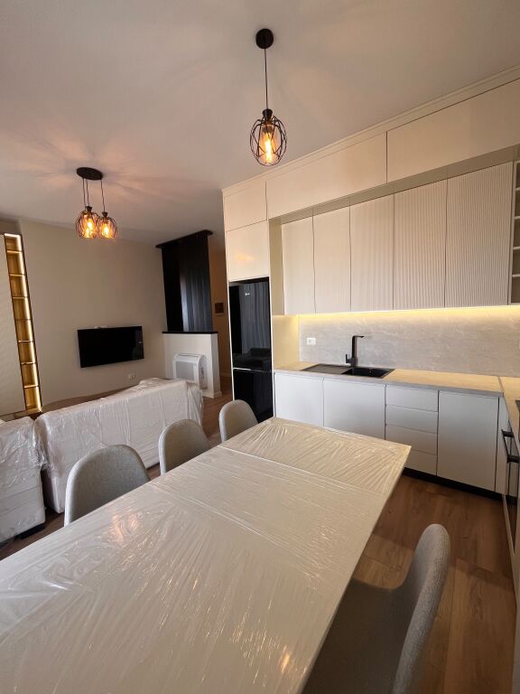 Apartament 2+1 me Qira | Bulevardi i Ri | Pallat i Ri