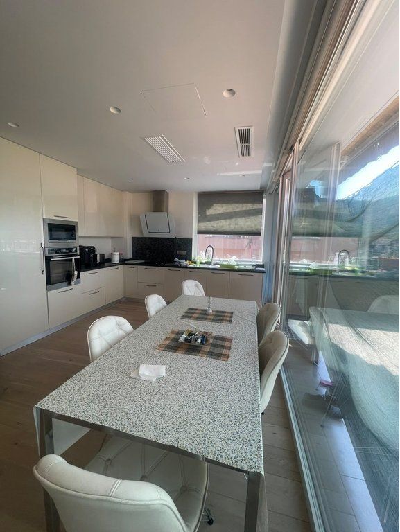 Shitet,Apartament Duplex,Liqeni i Thate, Tirane.