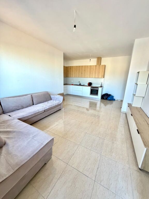 Affittasi 2+2 presso Casa Italia