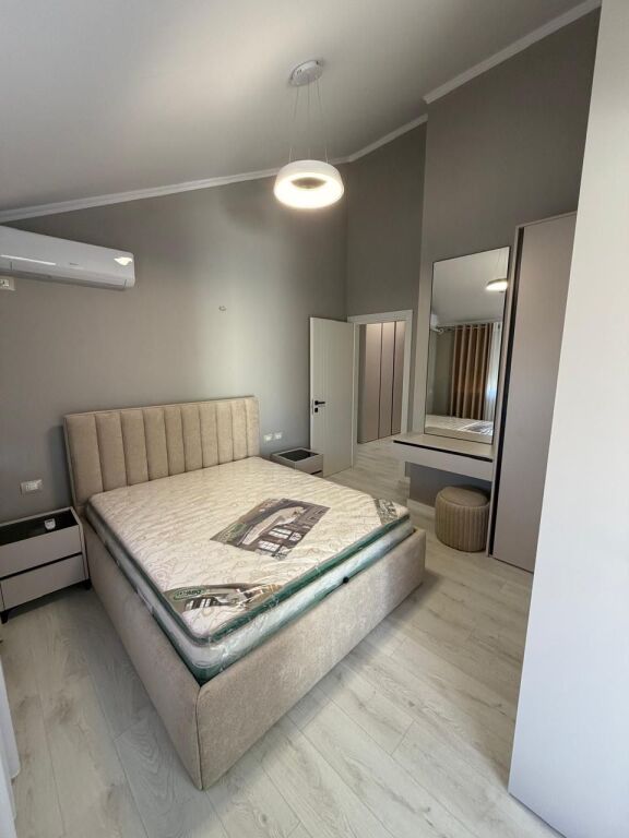 Affittasi 2+1+2 posti auto al Liqeni i Thate 90.000 leke