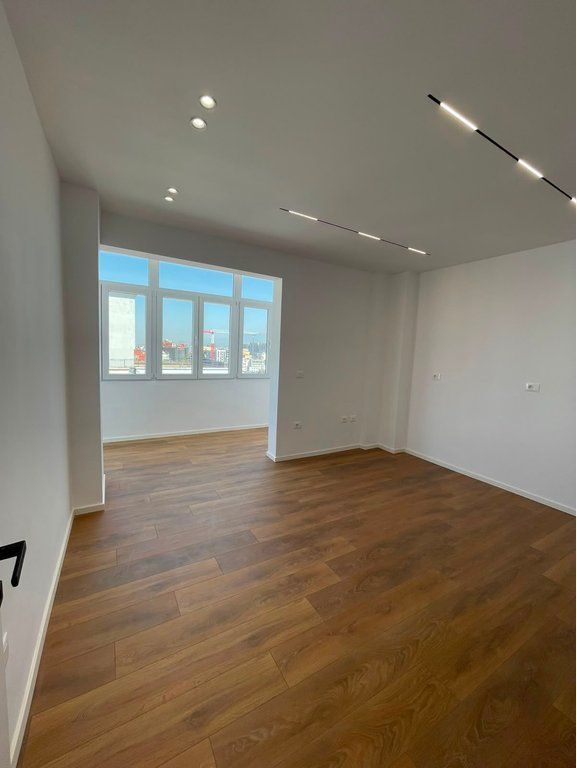 Shitet,Apartament 1+1, 21 Dhjetori, Tirane