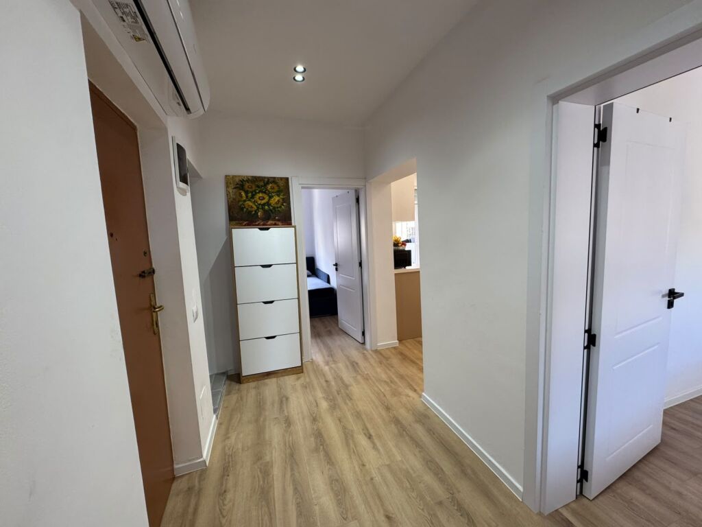 Shitet apartament 2+1 me ballkon  📍Shkolla e Bashkuar