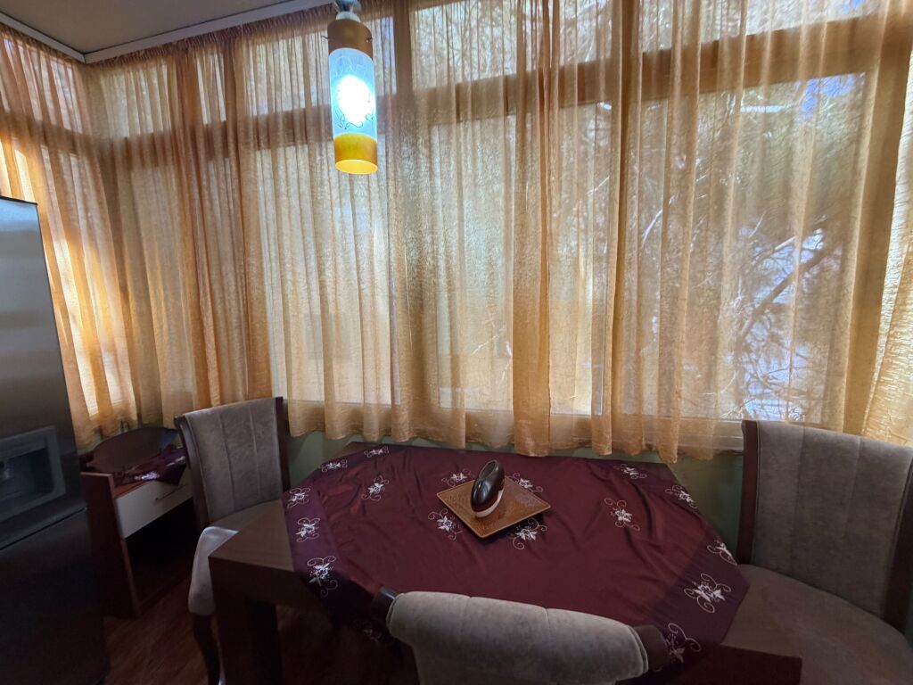 Jepet Apartament 1+1 me qera te Shkembi Kavajes