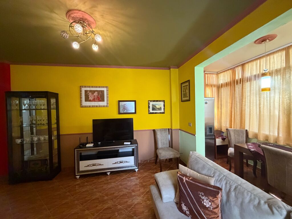 Jepet Apartament 1+1 me qera te Shkembi Kavajes