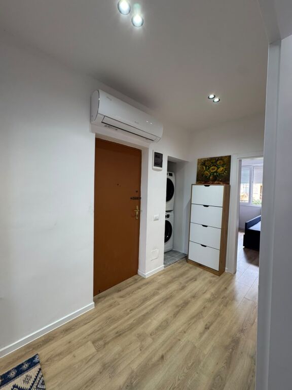 Shitet apartament 2+1 me ballkon  📍Shkolla e Bashkuar