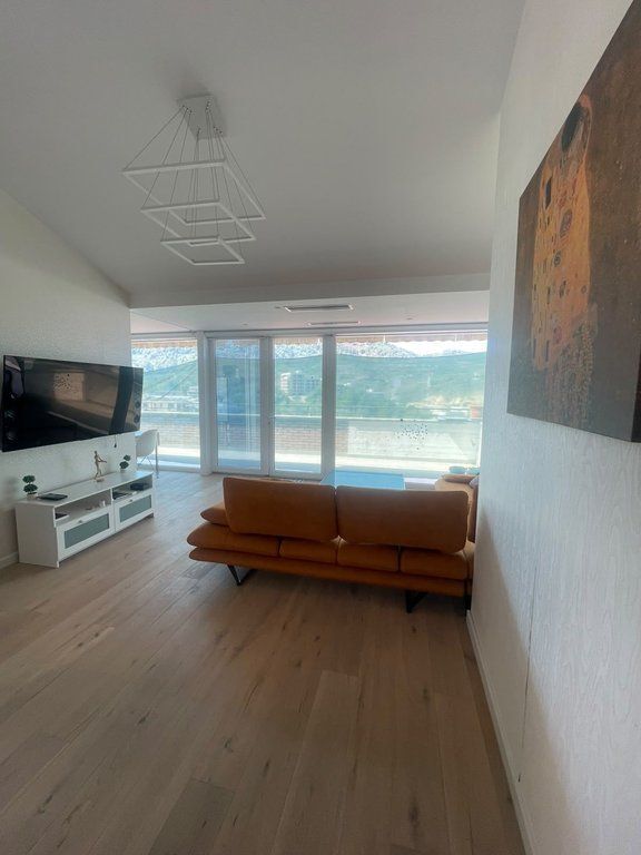 Shitet,Apartament Duplex,Liqeni i Thate, Tirane.