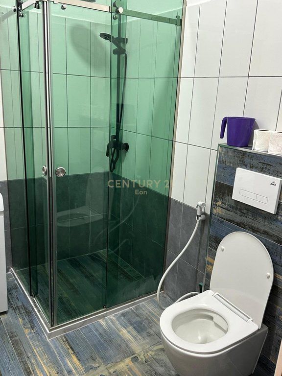 2+1 i bollshëm 94 m² në Shkëmbin e Kavajës, Durres – Pallat i mirëadministruar me ashensor !