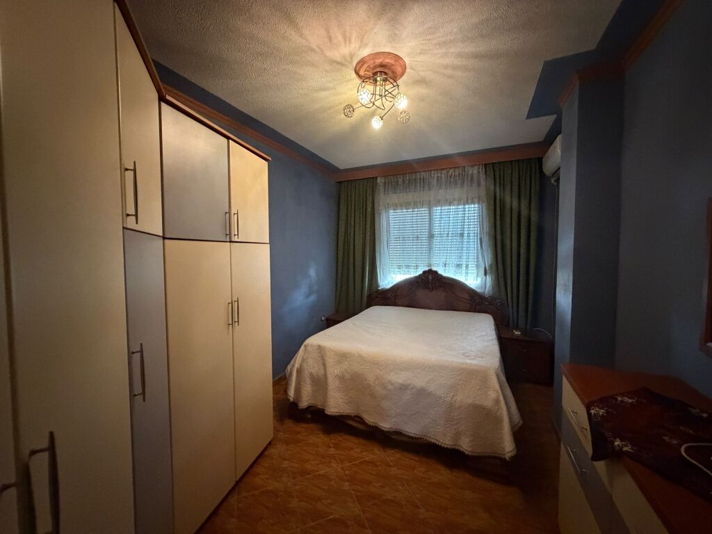 Jepet Apartament 1+1 me qera te Shkembi Kavajes