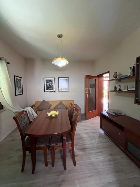 Jepet me qira kati i parë i një shtëpie private , 1+1– 500 €/muaj