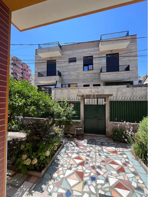 Jepet me qira kati i parë i një shtëpie private , 1+1– 500 €/muaj
