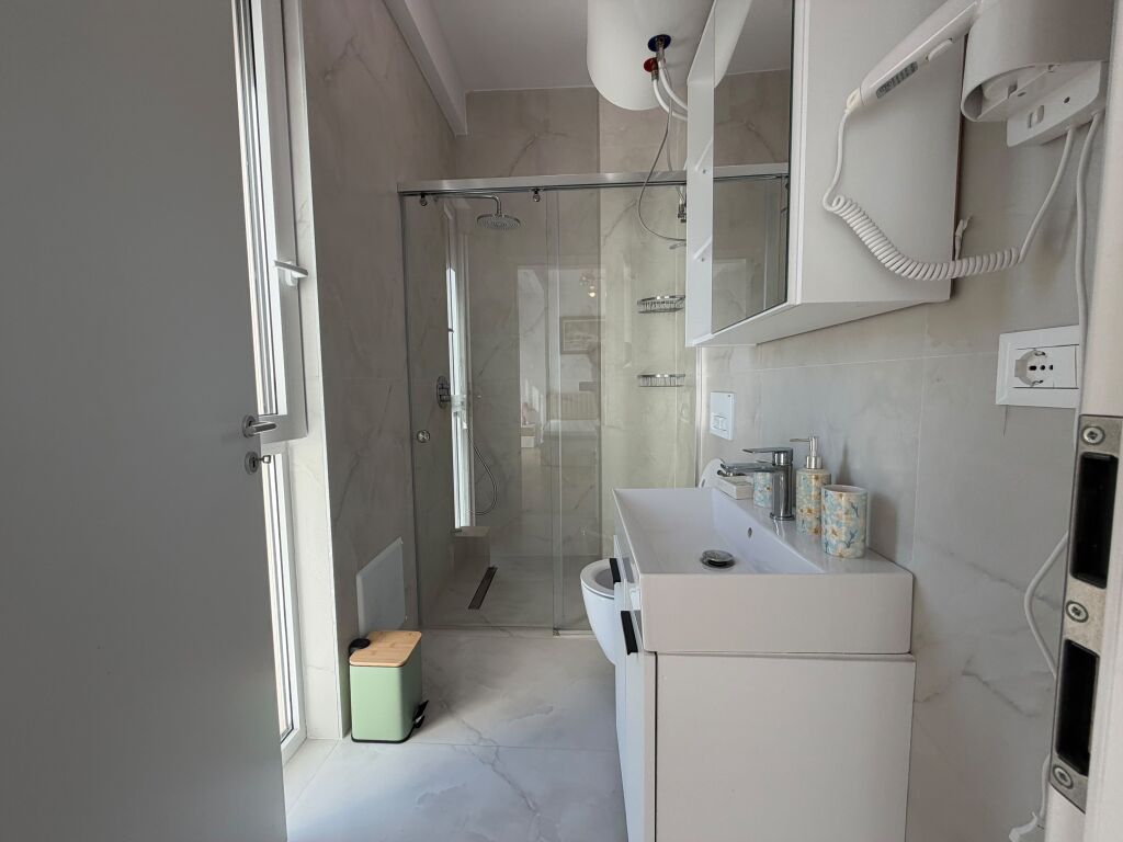 Jepet me qira vilë 3-katëshe – ABA Residence
