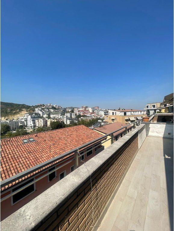 Shitet,Apartament Duplex,Liqeni i Thate, Tirane.
