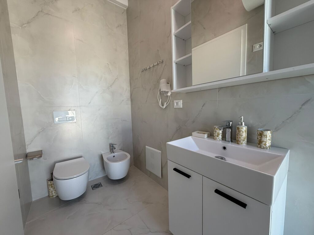 Jepet me qira vilë 3-katëshe – ABA Residence