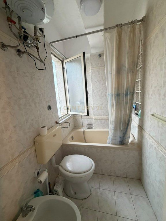 APARTAMENT 3+1 NE SHITJE PRANE RRUGES PORTIT,QENDER, DURRES !