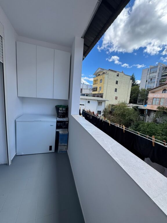 Shitet apartament 2+1 me ballkon  📍Shkolla e Bashkuar