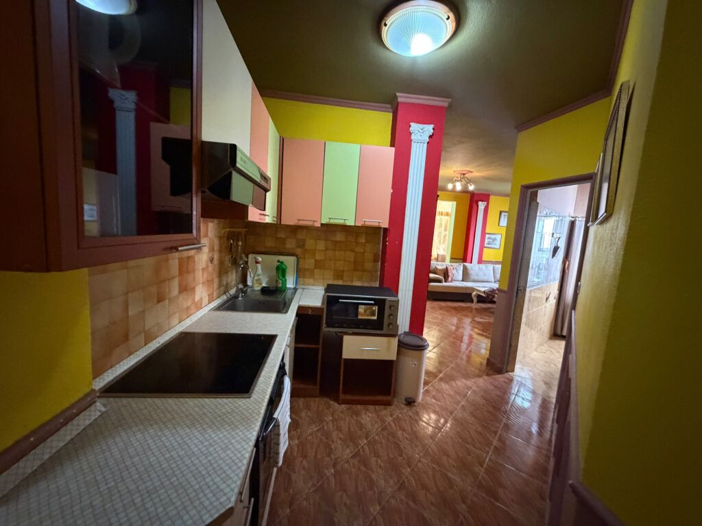 Jepet Apartament 1+1 me qera te Shkembi Kavajes