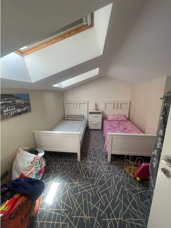 Shitet,Apartament Duplex,Liqeni i Thate, Tirane.