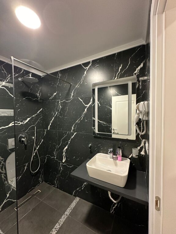 Apartment 2+1 for rent, 21 Dhjetori, Tirana